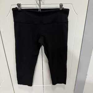 Lululemon Black Cropped Capri Leggings